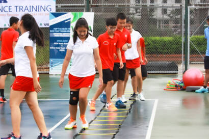 Lớp học tennis cho trẻ em tại VNTA academy