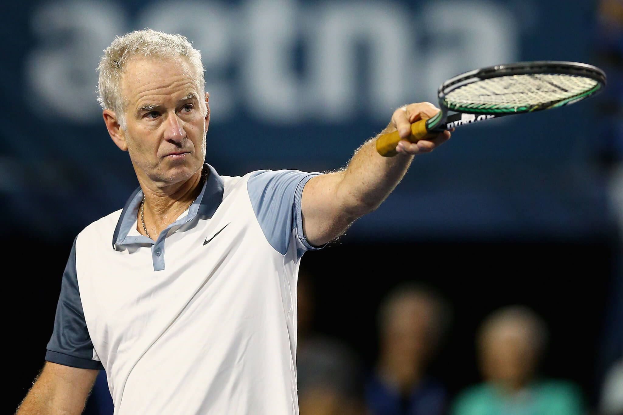 John McEnroe chính là tay vợt số 1 thế giới hiện là người Mỹ đang có sự nghiệp thi đấu lẫy lừng nhất.