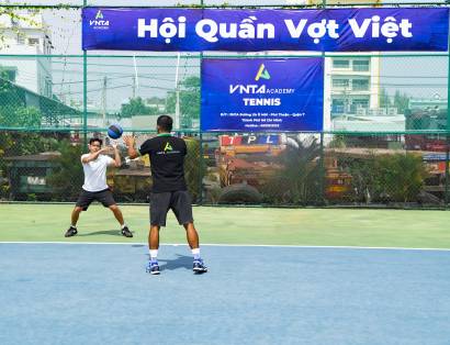 hoc tennis tai vnta academy 9