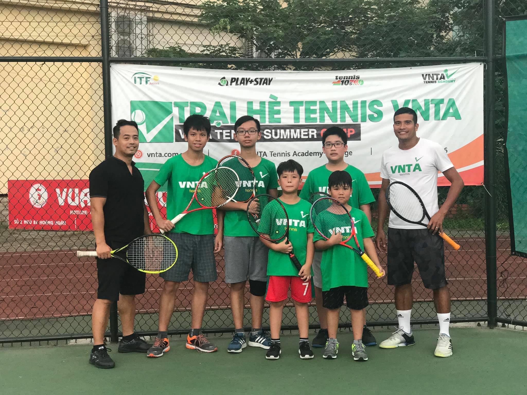 Lớp học tennis cho trẻ em mùa hè tại VNTA Academy