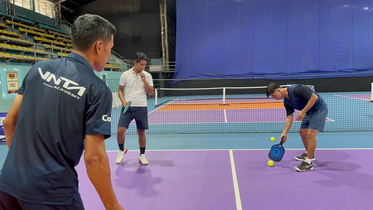 Lớp học đánh Pickleball chất lượng cao do học viện VNTA mở lớp đào đạo