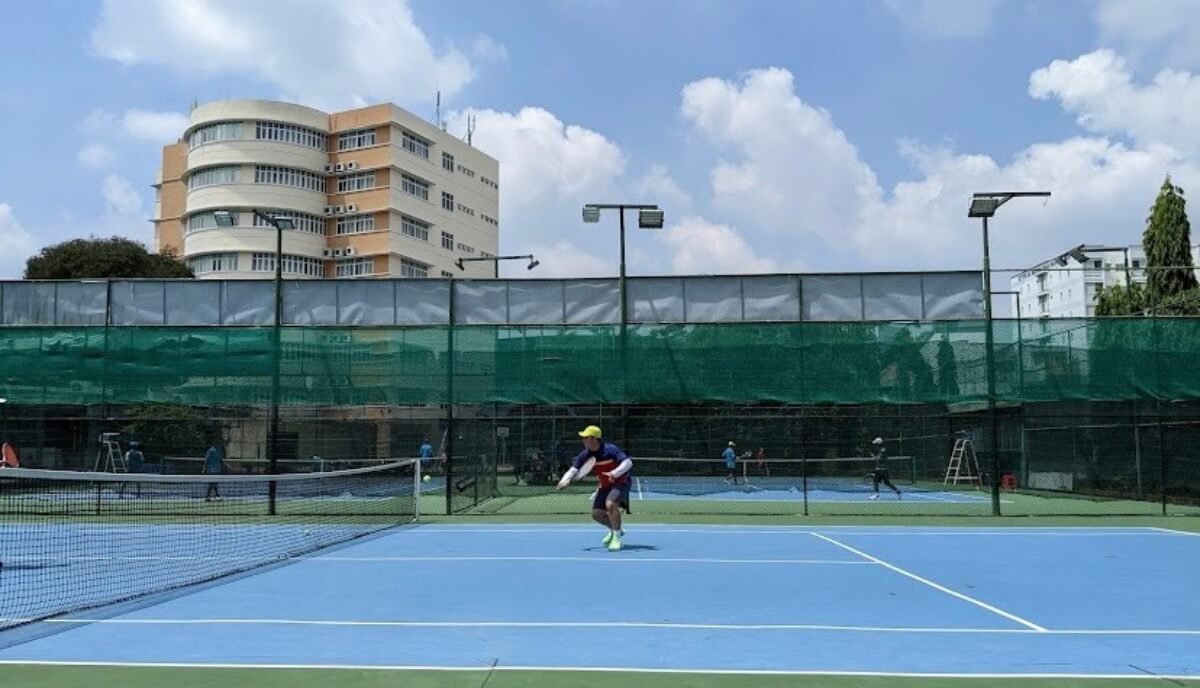 Sân Tennis Đại Học Ngân Hàng: 56 Hoàng Diệu 2, Linh Chiểu, Thủ Đức