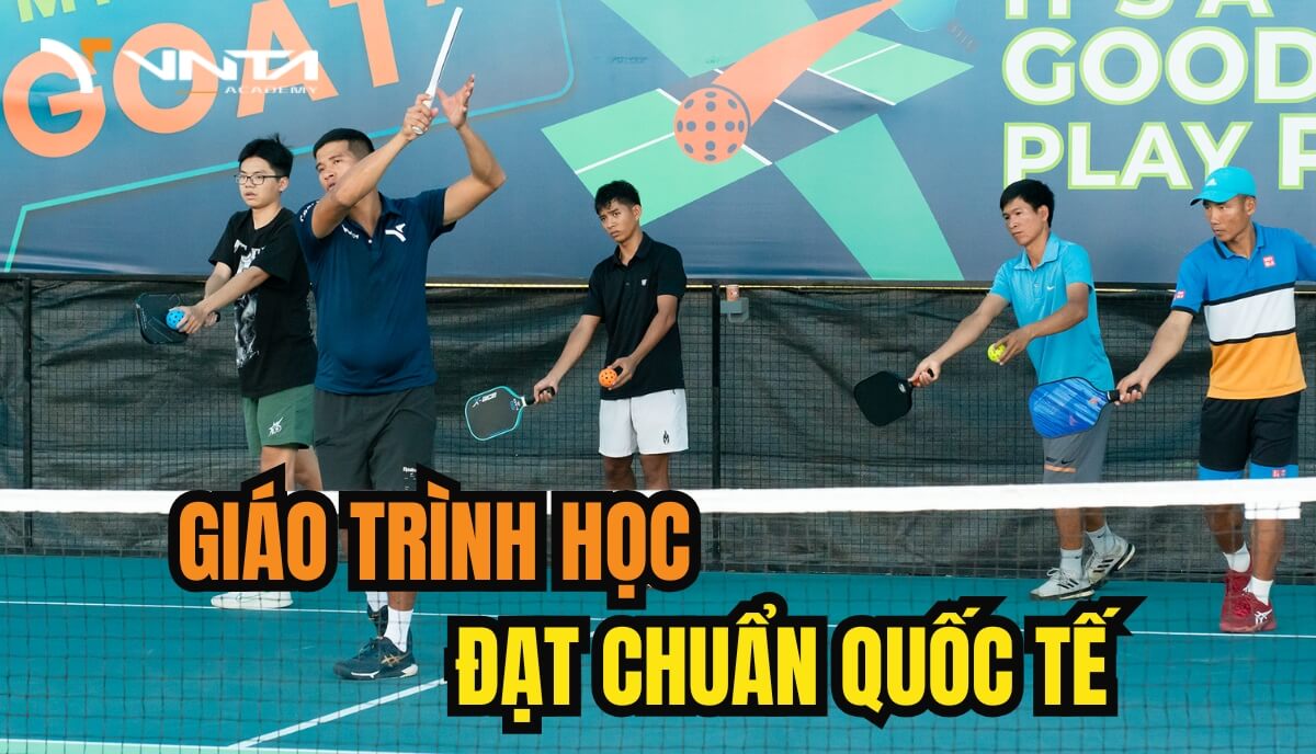 Tại VNTA Academy không chỉ dạy kiến thức và kỹ năng Pickleball mà còn cam kết giúp học viên đạt đến trình độ thành thạo sau khóa học.