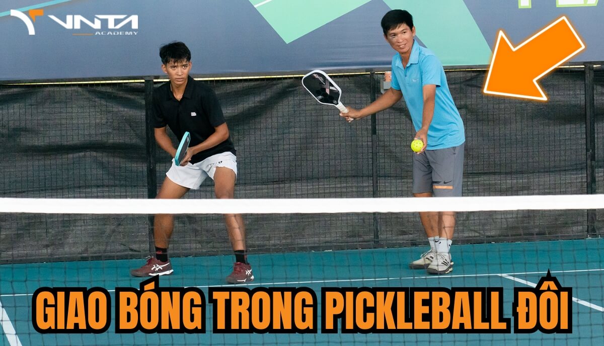 Sự Khác Nhau Giữa Pickleball Đơn Và Pickleball Đôi: Giao bóng trong Pickleball đôi