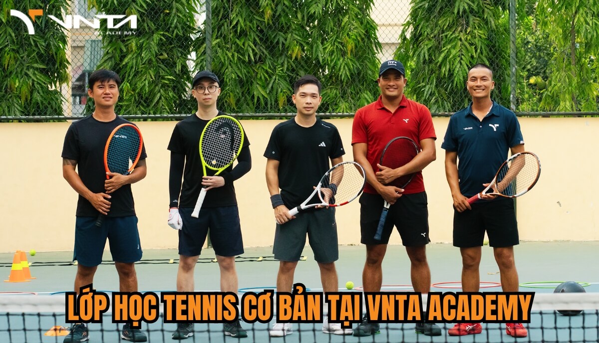 VNTA Academy sẽ hướng dẫn các động tác khởi động chuẩn cho người chơi Tennis mà bạn nên thực hiện để có sự chuẩn bị tốt nhất.