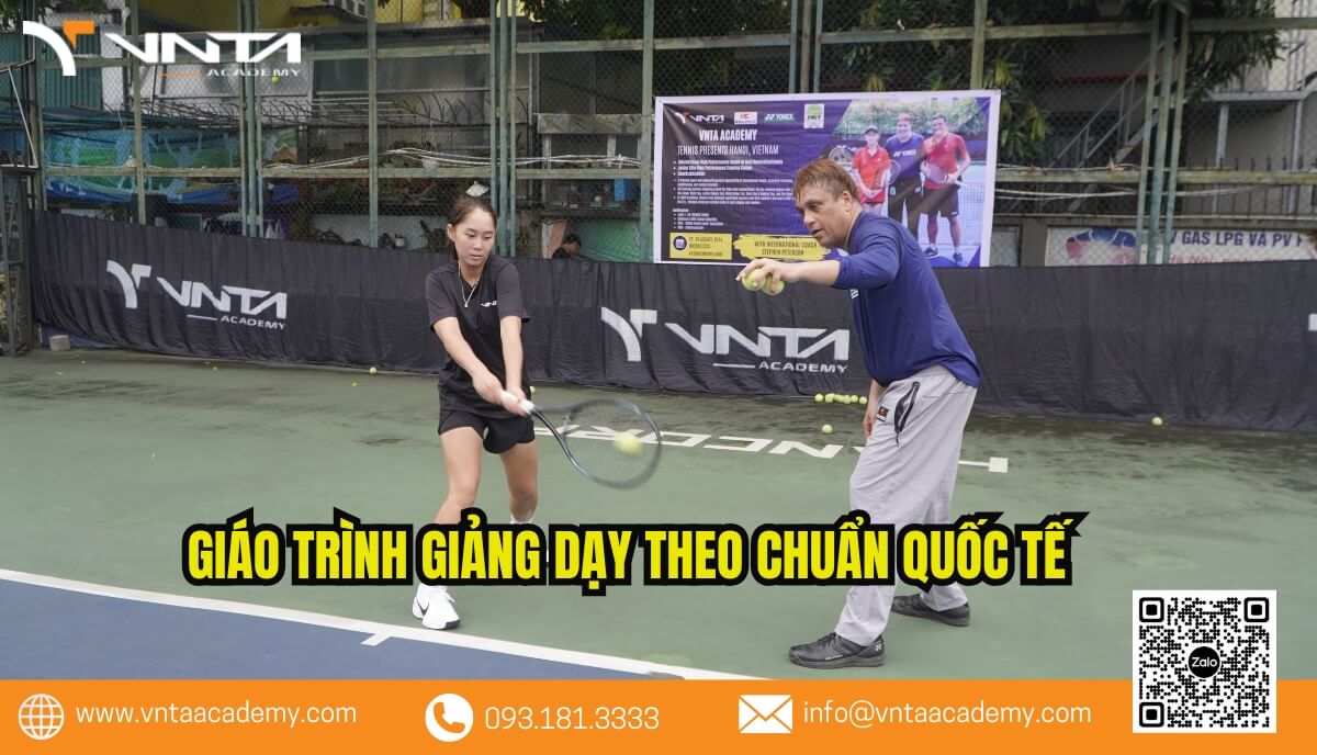 Các buổi tập được ghi lại qua video, tạo cơ hội cho huấn luyện viên và học viên cùng phân tích kỹ thuật chi tiết và đưa ra những điều chỉnh kịp thời