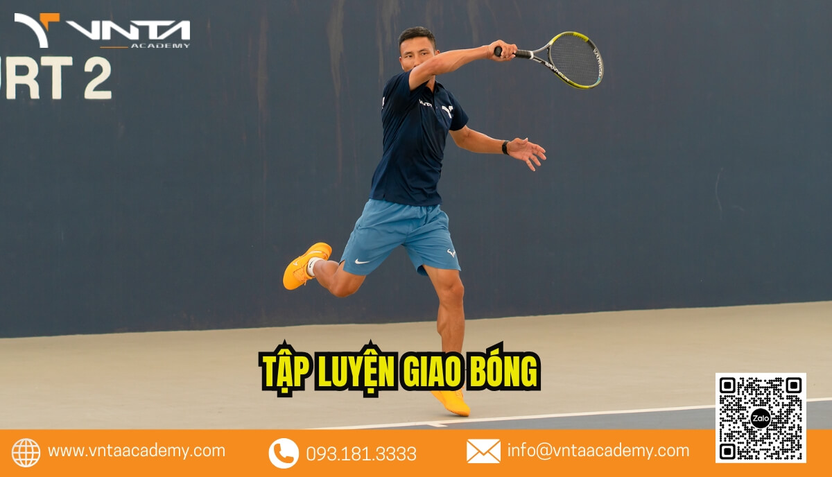 Mẹo chơi Tennis một mình: Tập luyện giao bóng