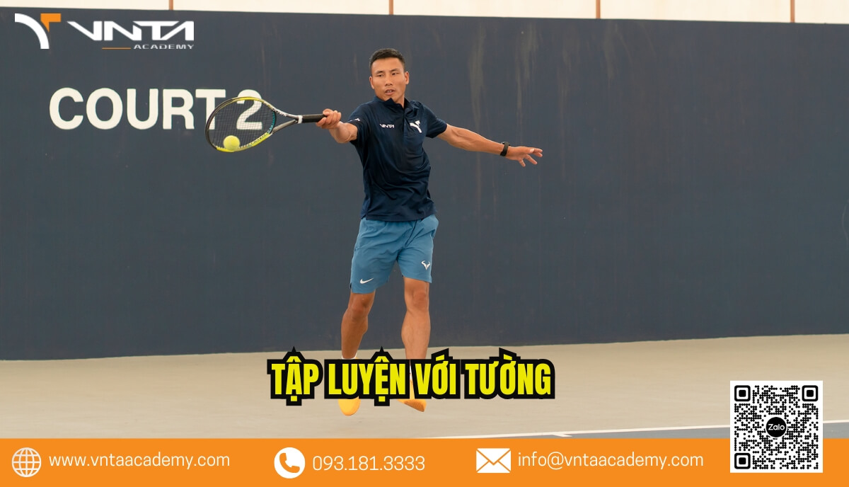 Tập luyện với tường - Cách chơi Tennis một mình