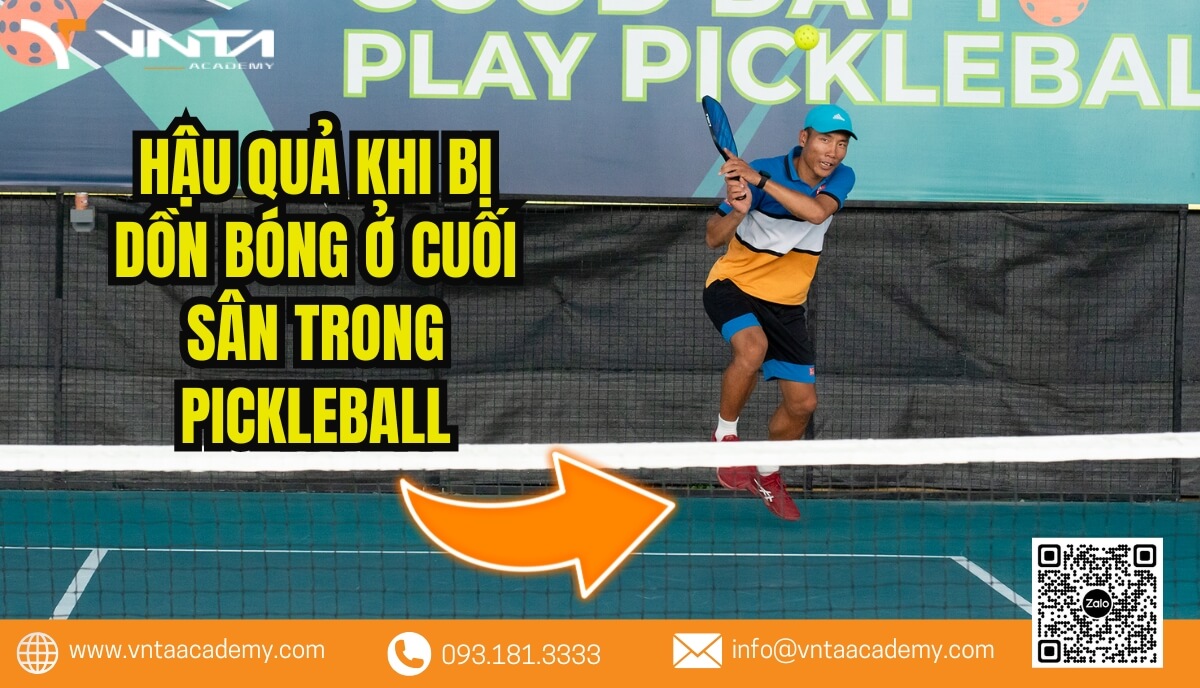 Khi bị dồn bóng ở cuối sân trong Pickleball, người chơi có thể phải đối mặt với những hậu quả nghiêm trọng